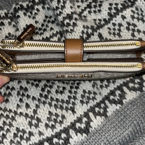 Michael Kors Jet Set Travel Double Zip Wristlet - Picture 5 of 7